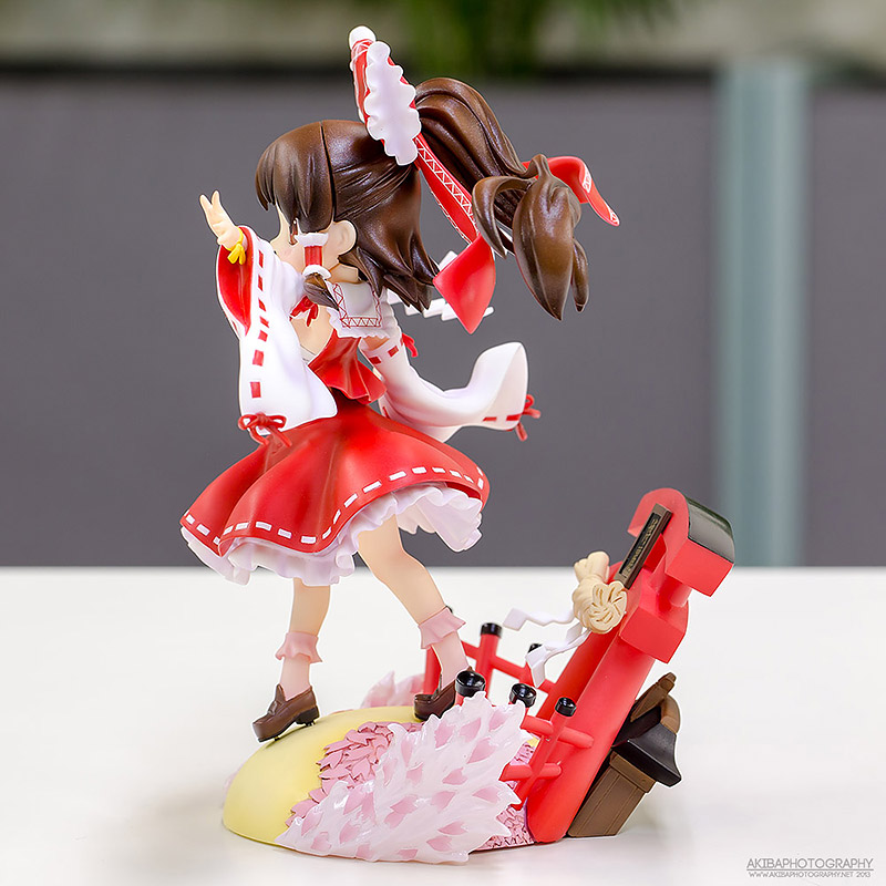 hakurei-reimu-dcm07